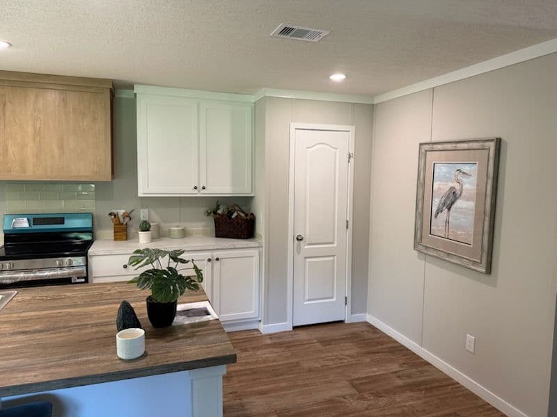 Iron ranch 28563a kitchen home features