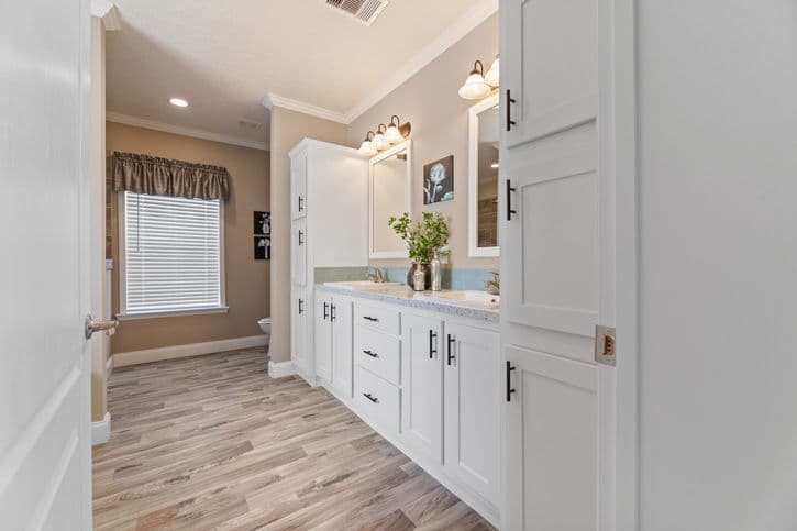 Timberview 32663e bathroom home features