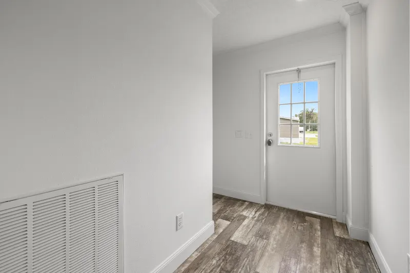 Freedom 2860520 interior home features