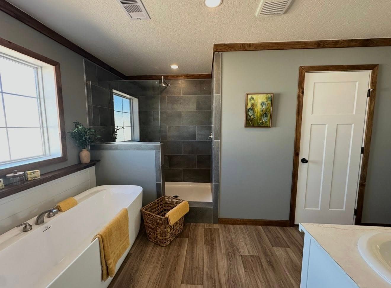 Coming soon-reece 32663a  home features