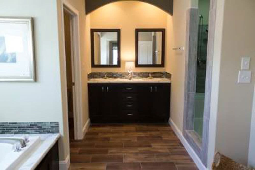 Ridgely bathroom home features