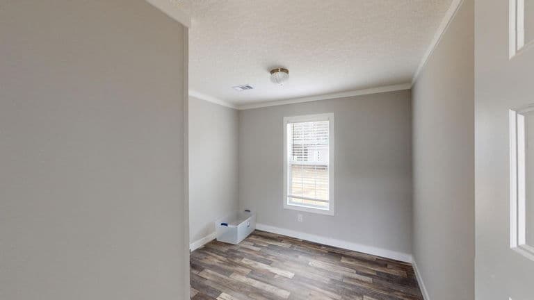 Swagger 16763a bedroom home features