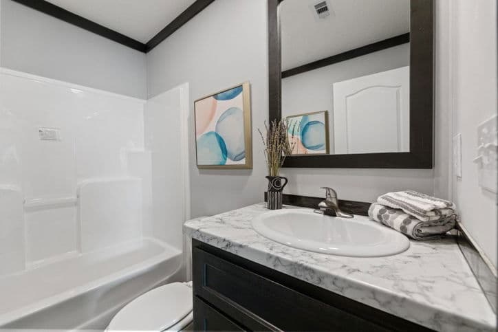 Sparrow 32725a bathroom home features