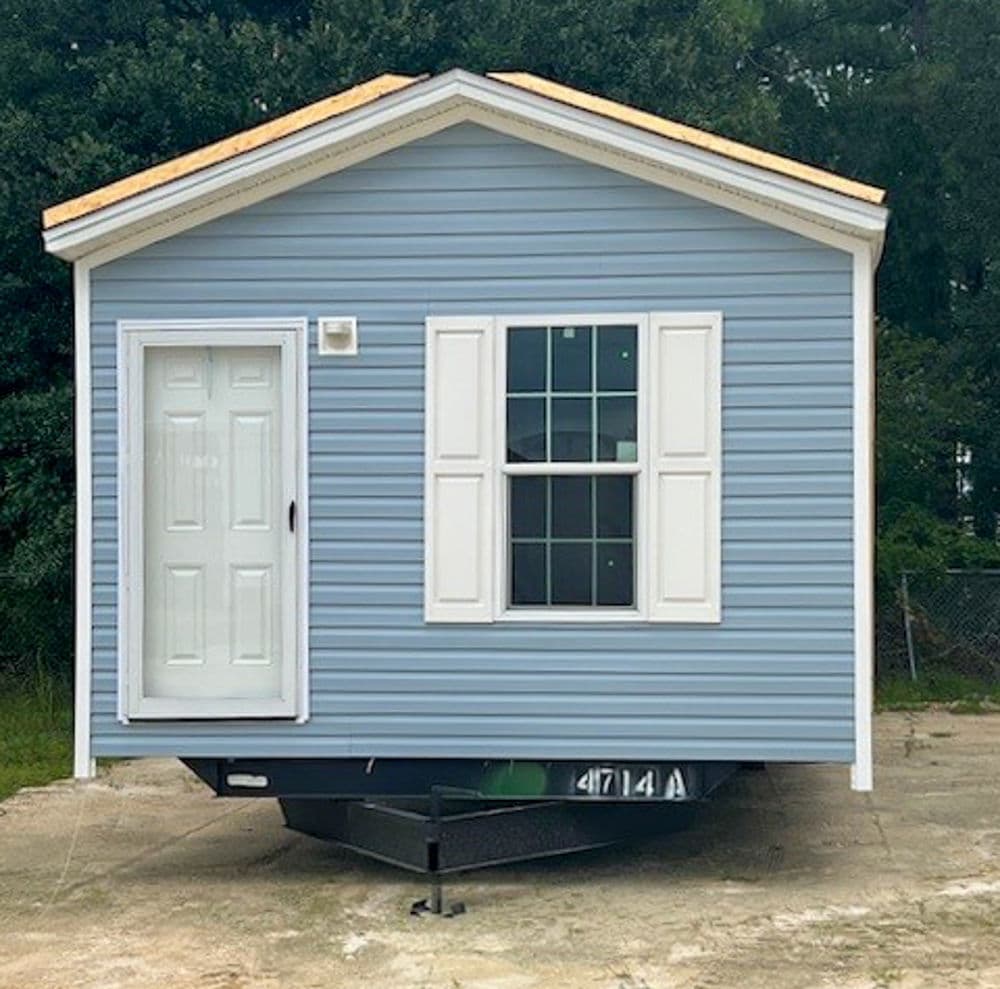 Thrifty exterior home features