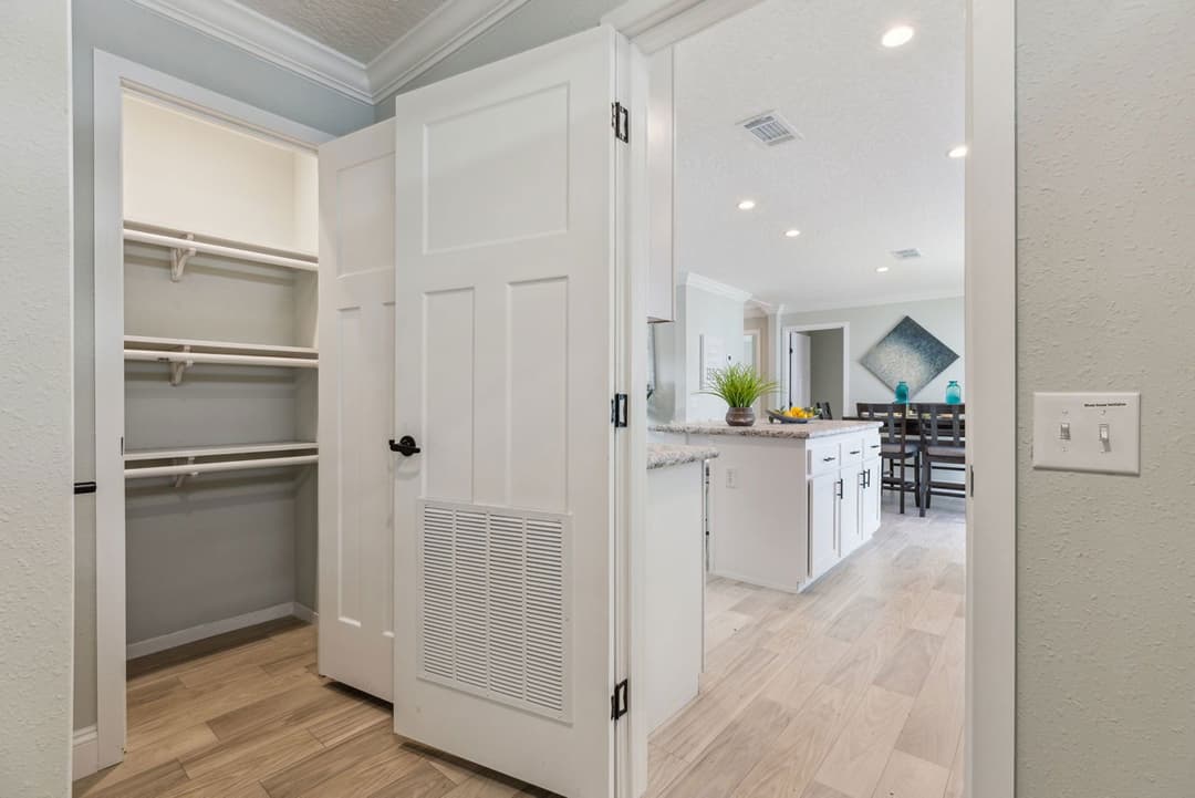 Waycross express 2852477 interior home features