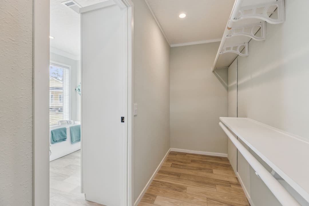 Waycross express 2852477 bathroom home features