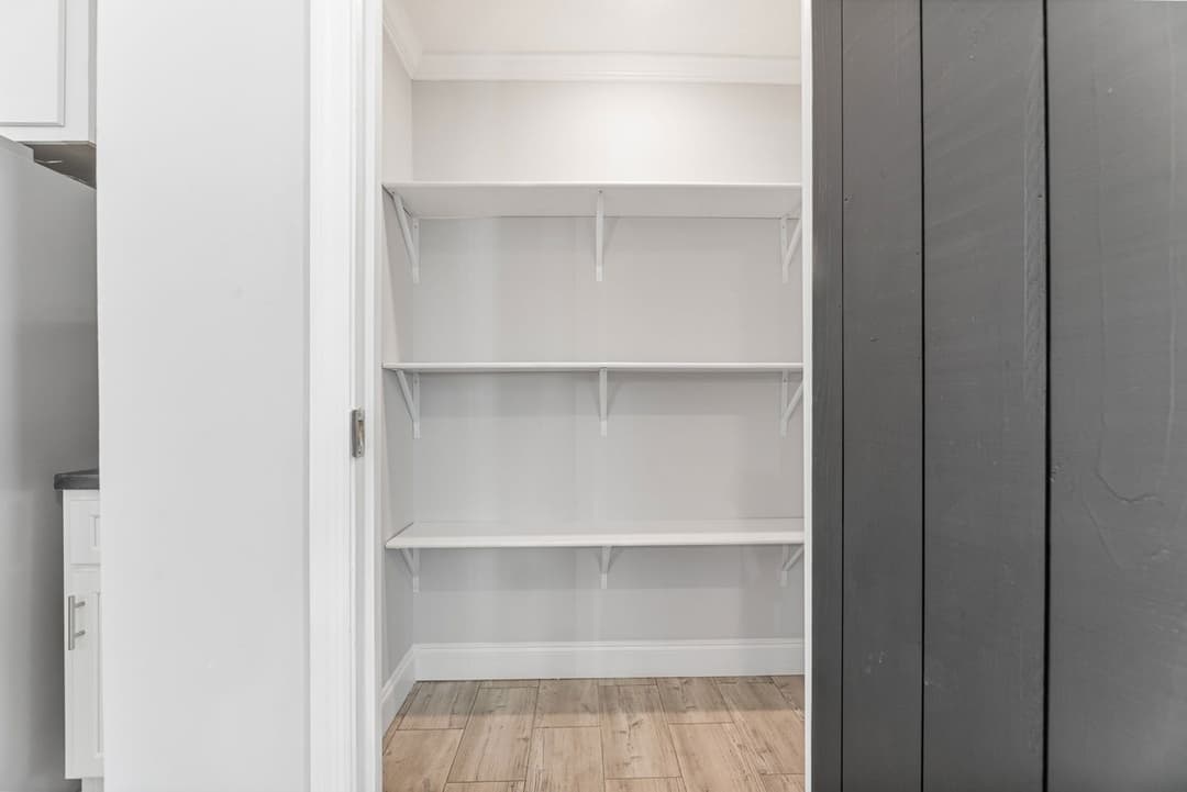 Jones 32764b interior home features