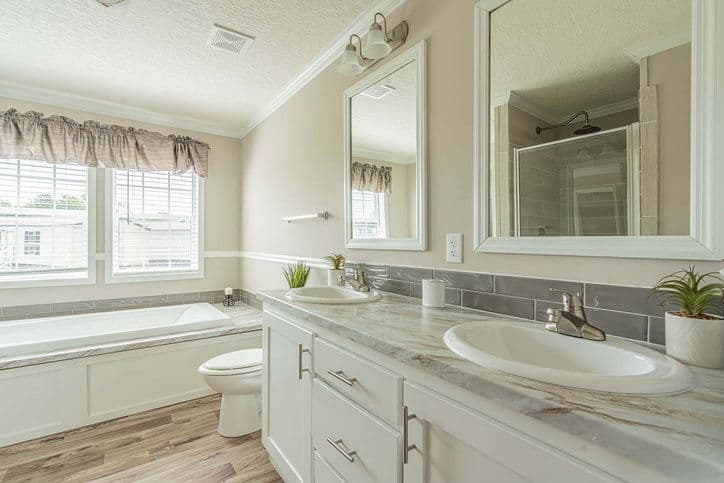 Kimbrel 28764a bathroom home features