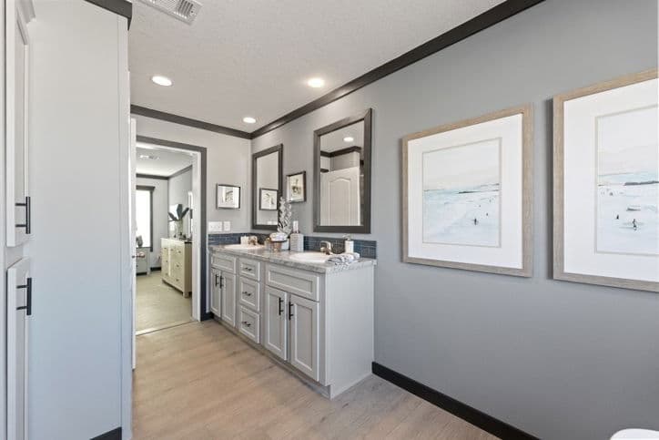 Sparrow 32725a bathroom home features