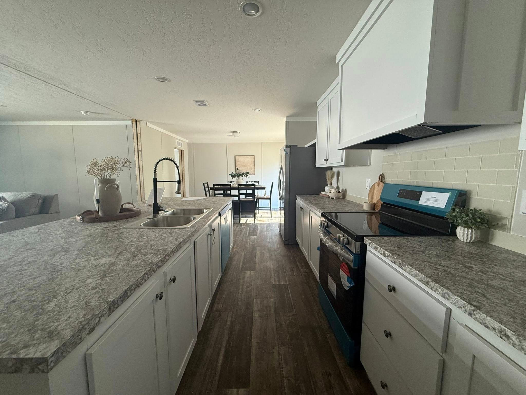 Iron ranch 28563a  home features