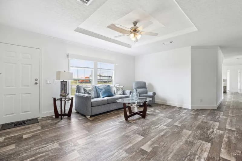 Freedom 3276517 interior home features