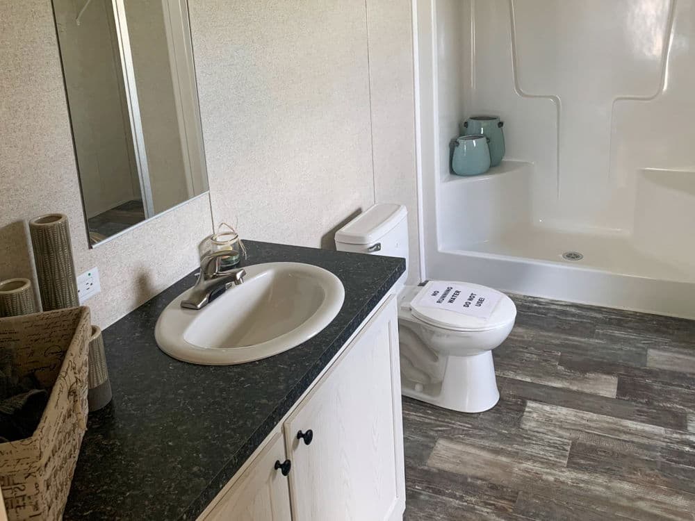 Woolwine bathroom home features