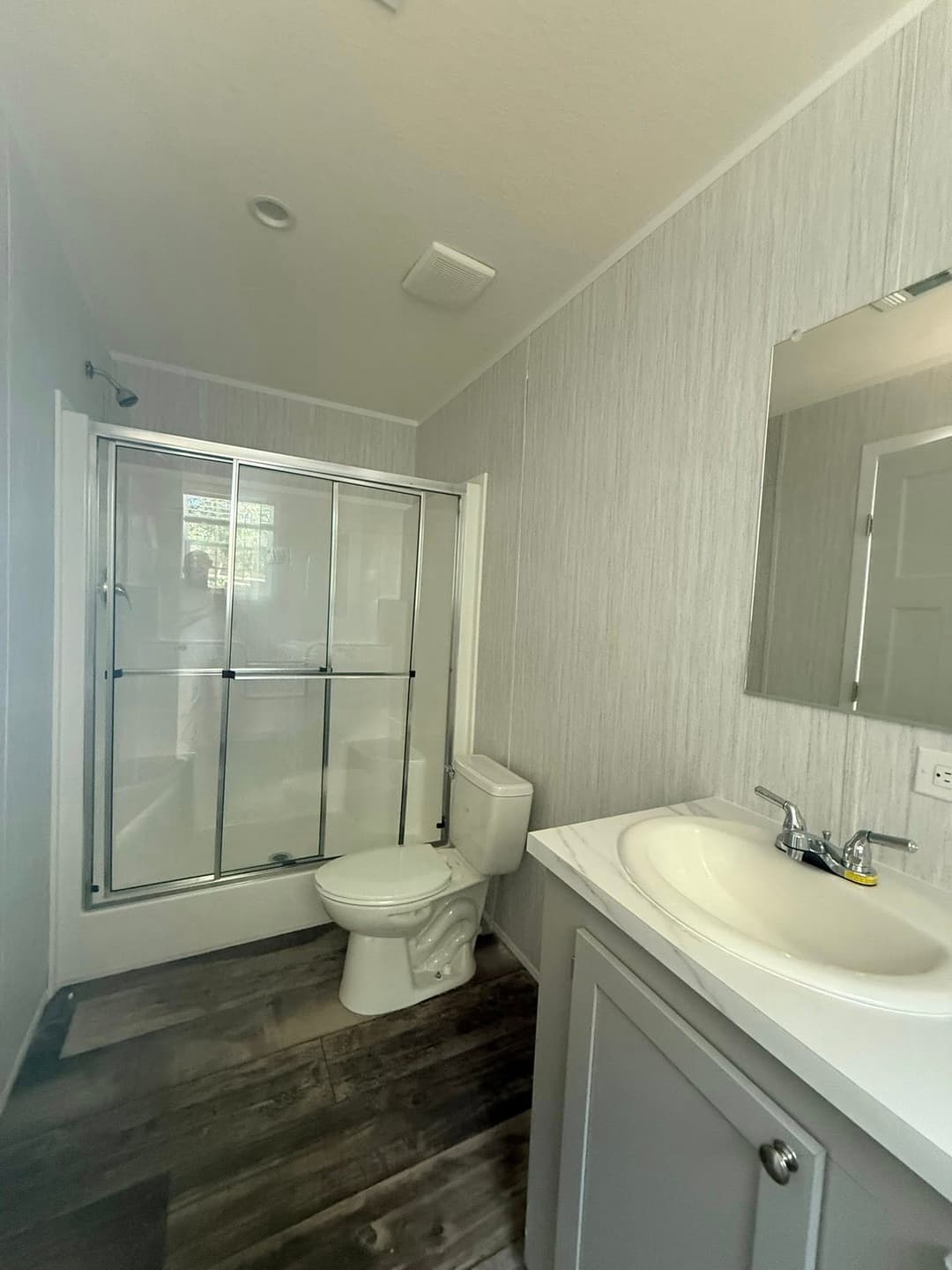 2026 charlie (inventory) bathroom home features