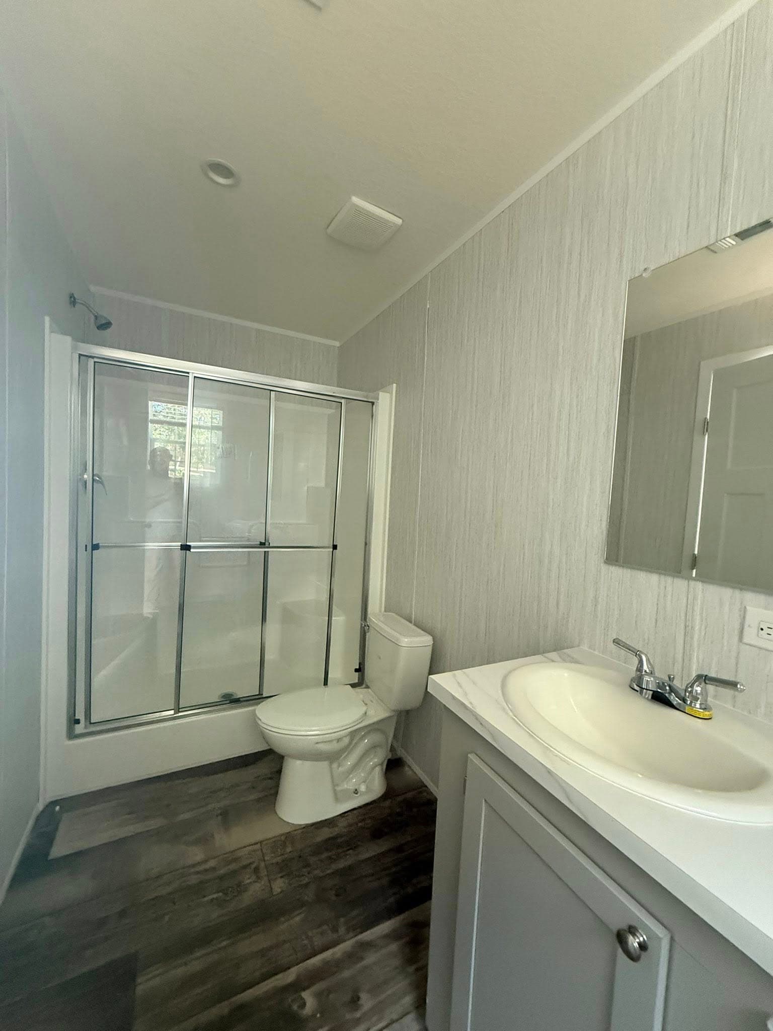 2026 charlie (inventory) bathroom home features