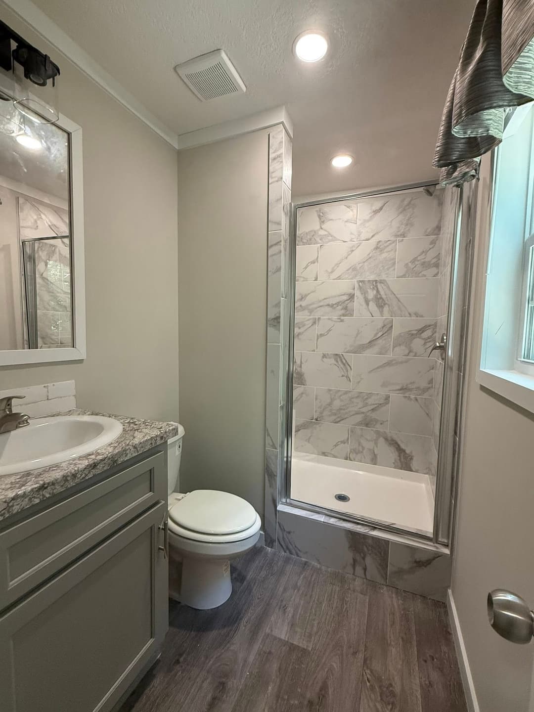 Destiny porch model (inventory) bathroom home features